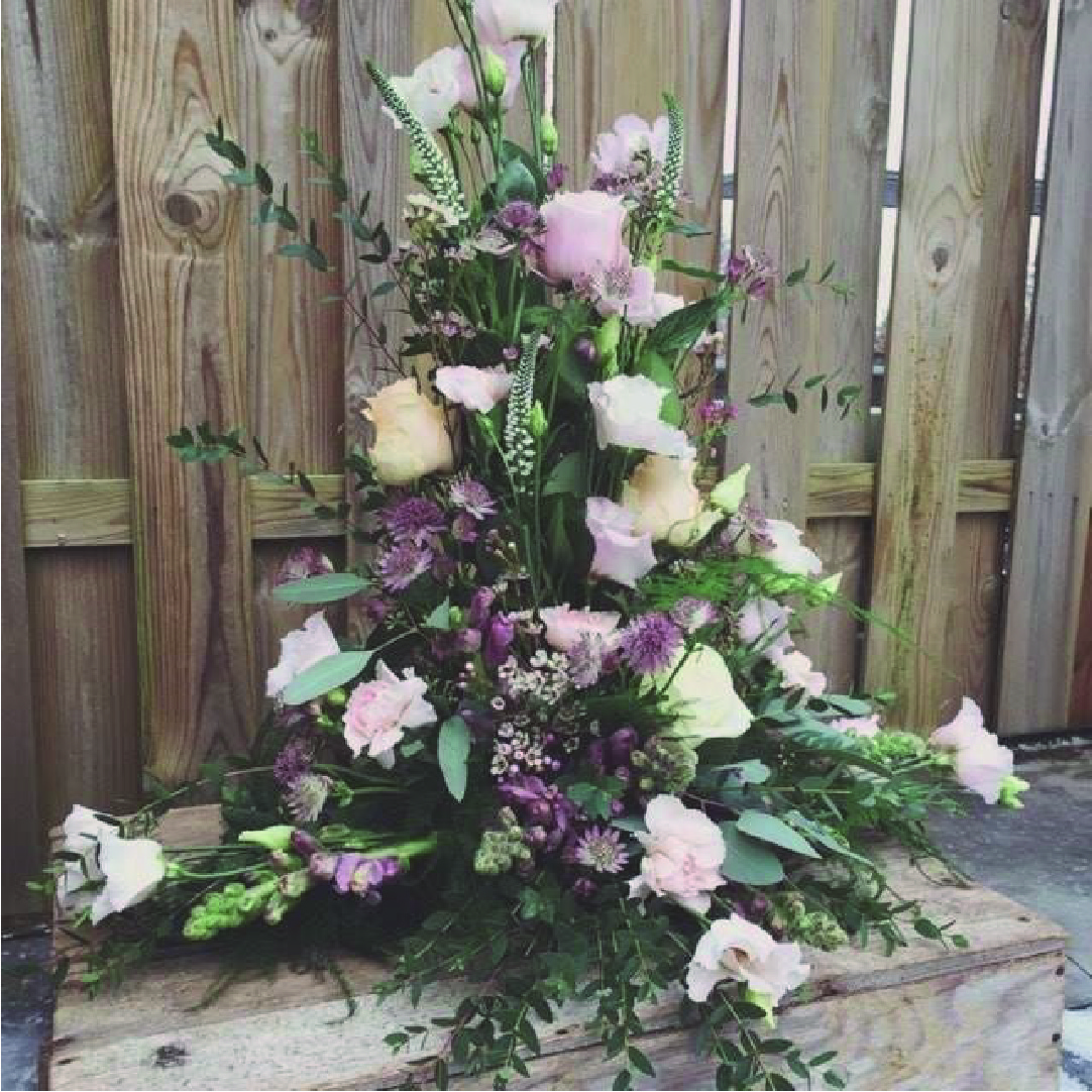 sorgbinderi blommor och jord